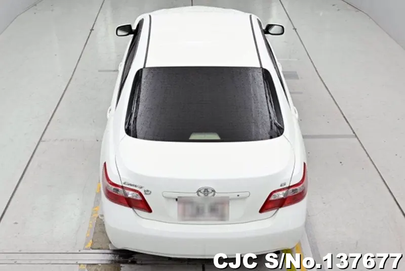Toyota Camry in White for Sale Image 4