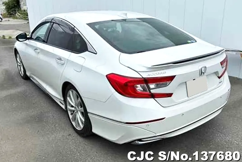 Honda Accord in White for Sale Image 1