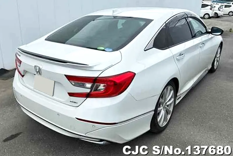 Honda Accord in White for Sale Image 2