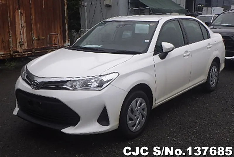 Toyota Corolla Axio in White for Sale Image 3