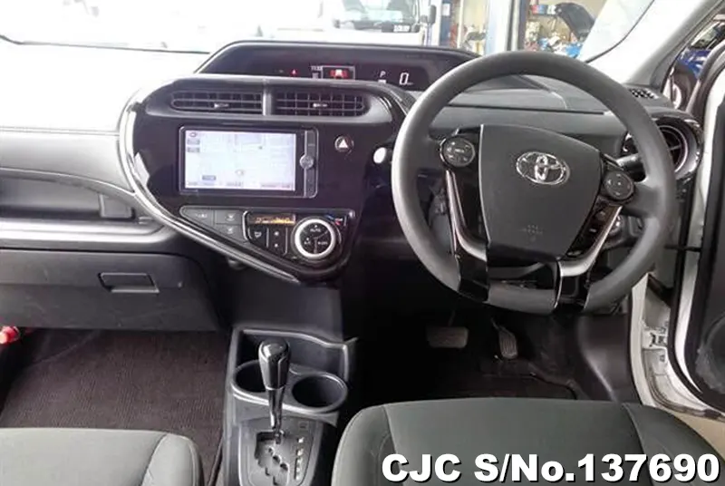 Toyota Aqua in White for Sale Image 4