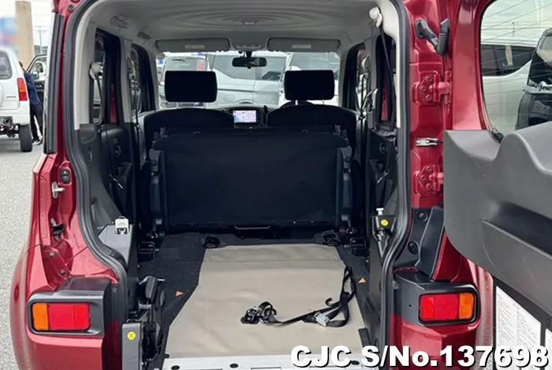 Nissan Cube in Red for Sale Image 7