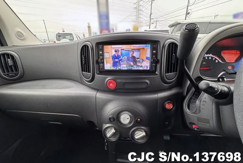 Nissan Cube in Red for Sale Image 13