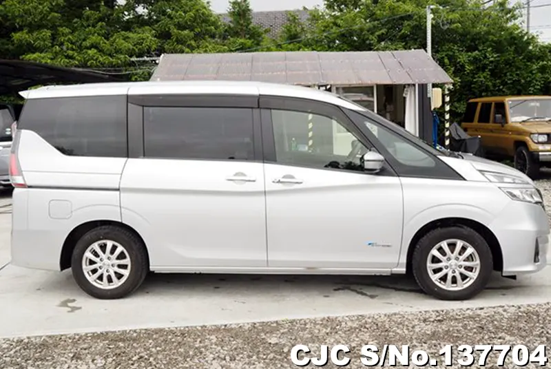Nissan Serena in Silver for Sale Image 6