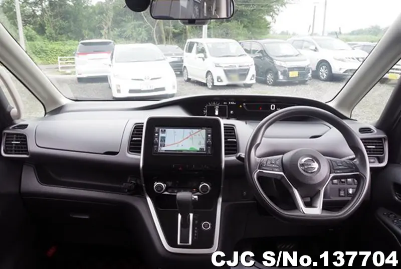 Nissan Serena in Silver for Sale Image 9