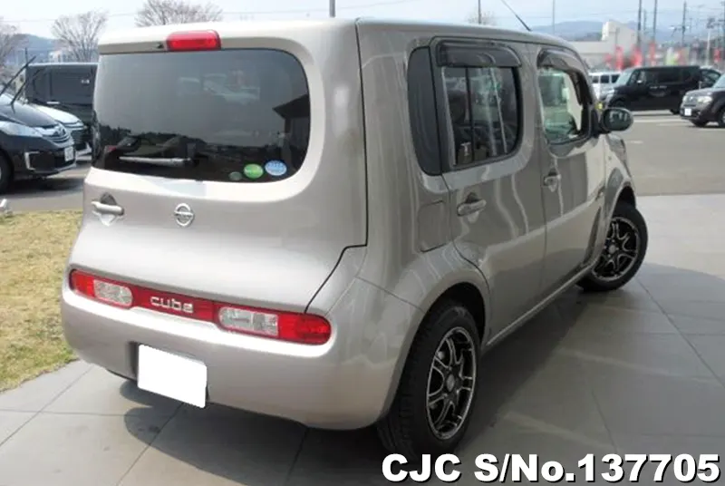 Nissan Cube in Silver for Sale Image 2