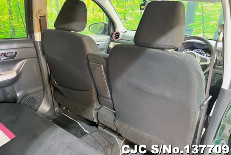 Toyota Passo in Green for Sale Image 10