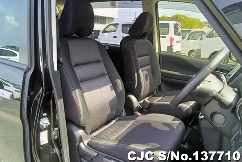 Nissan Serena in Black for Sale Image 7
