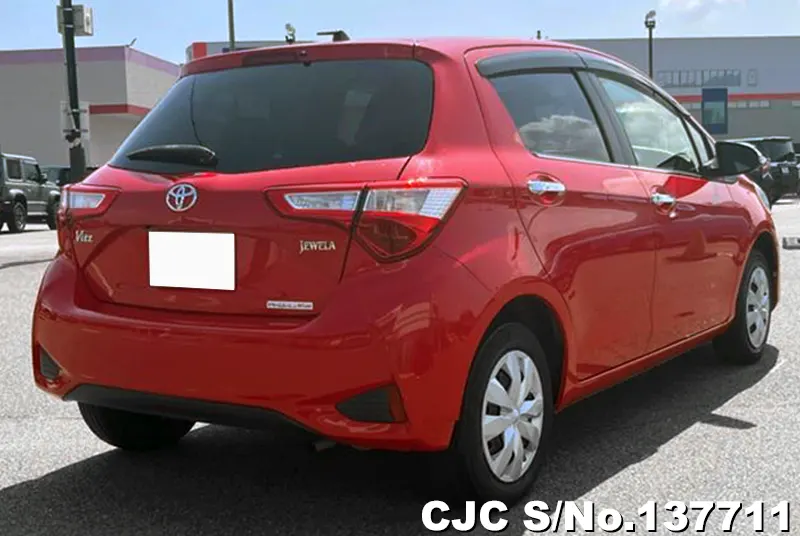 Toyota Vitz in Red for Sale Image 2