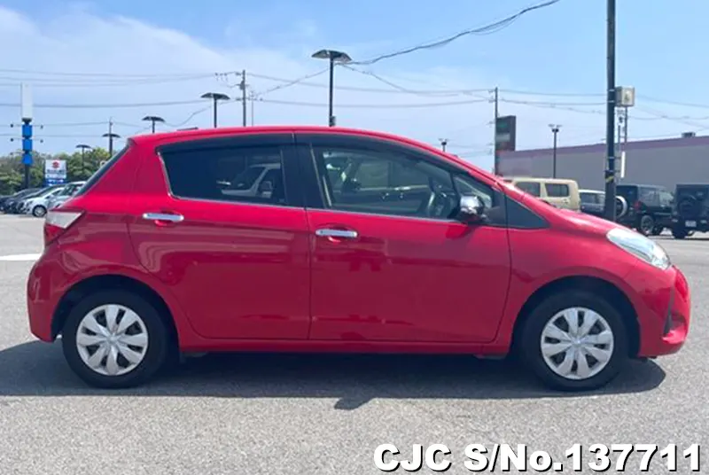 Toyota Vitz in Red for Sale Image 5