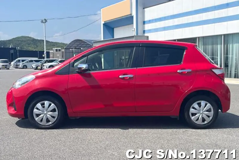 Toyota Vitz in Red for Sale Image 6
