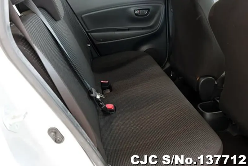 Toyota Vitz in Silver for Sale Image 10