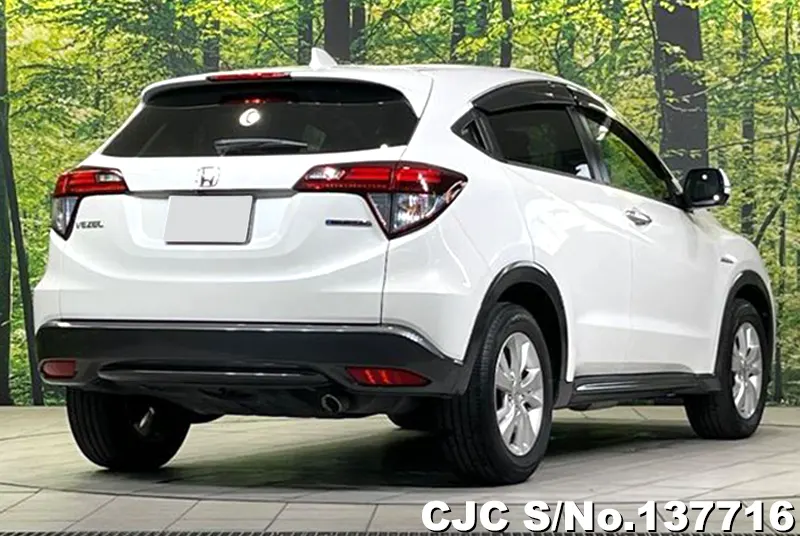 Honda Vezel in White for Sale Image 2