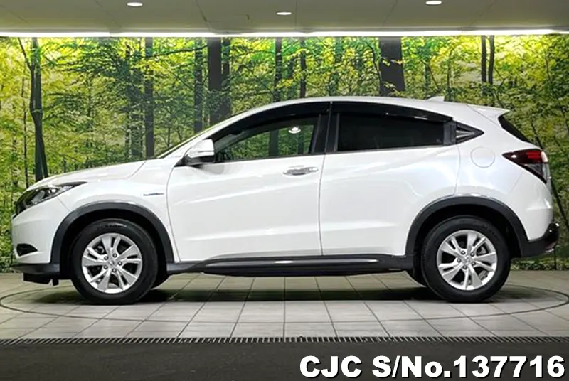 Honda Vezel in White for Sale Image 7