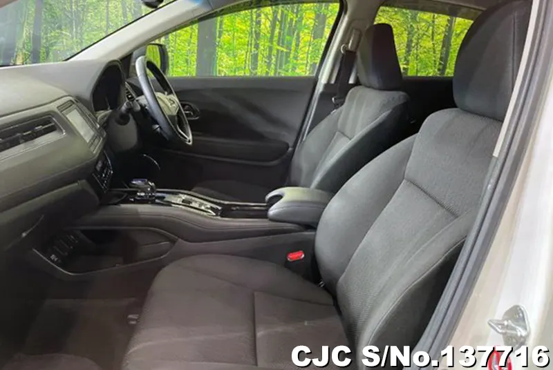 Honda Vezel in White for Sale Image 9