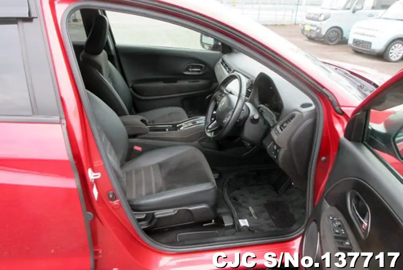 Honda Vezel in Red for Sale Image 7