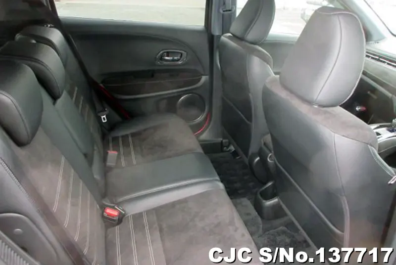 Honda Vezel in Red for Sale Image 10