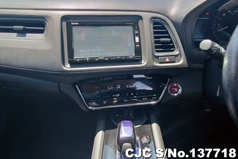 Honda Vezel in White for Sale Image 8