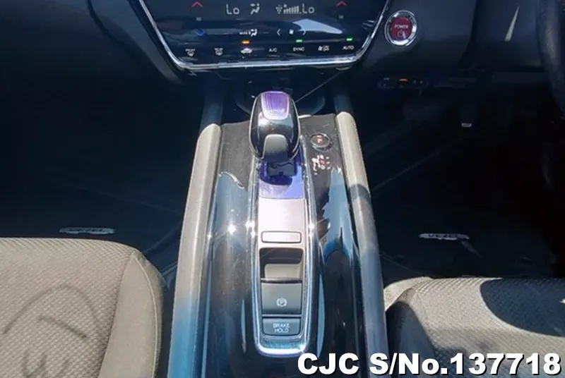 Honda Vezel in White for Sale Image 9