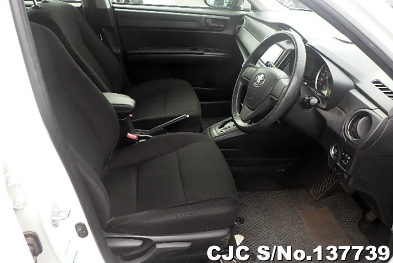 Toyota Corolla Axio in White for Sale Image 9