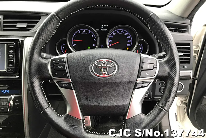 Toyota Mark X in White for Sale Image 12