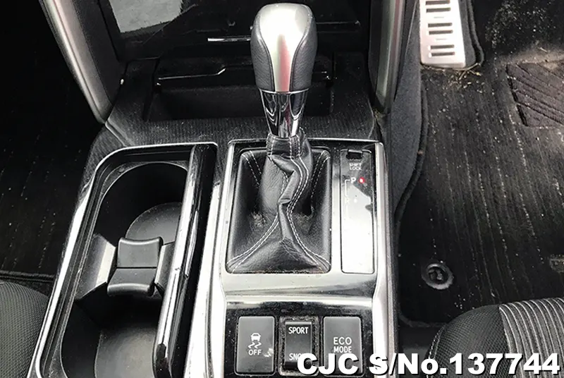 Toyota Mark X in White for Sale Image 15