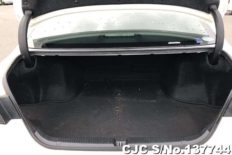 Toyota Mark X in White for Sale Image 8