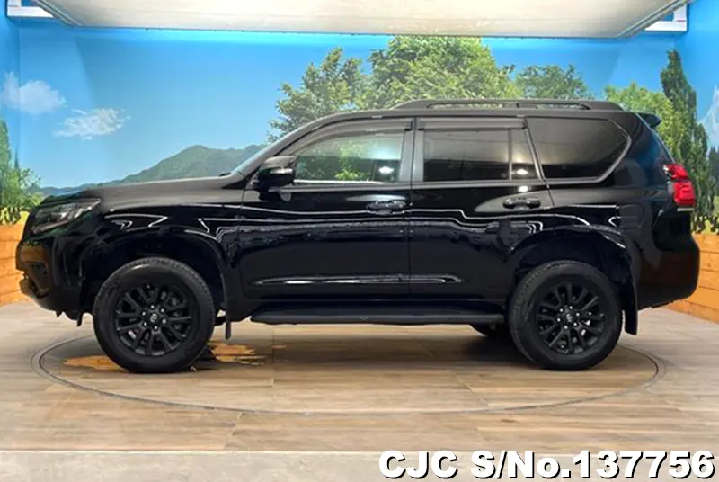 Toyota Land Cruiser Prado in Black for Sale Image 6