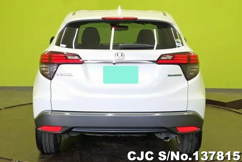 Honda Vezel in White for Sale Image 4