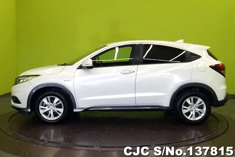 Honda Vezel in White for Sale Image 6