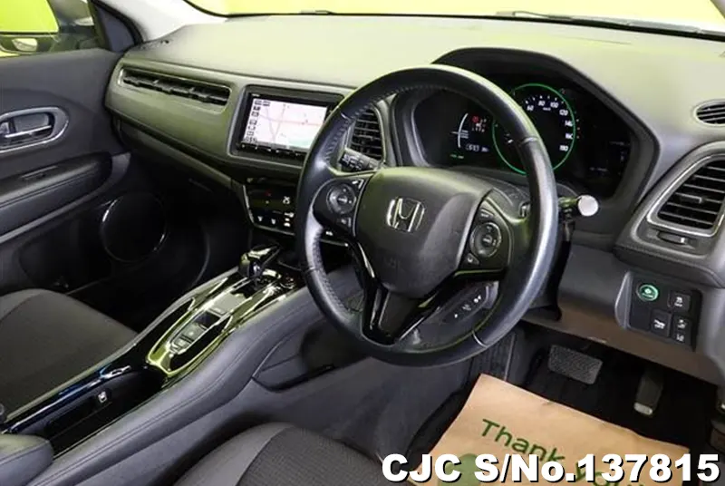 Honda Vezel in White for Sale Image 9