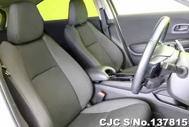 Honda Vezel in White for Sale Image 11