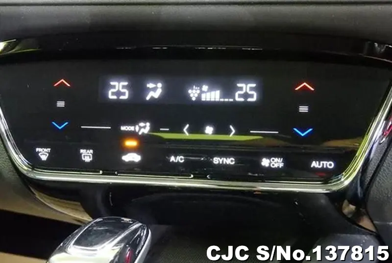 Honda Vezel in White for Sale Image 18