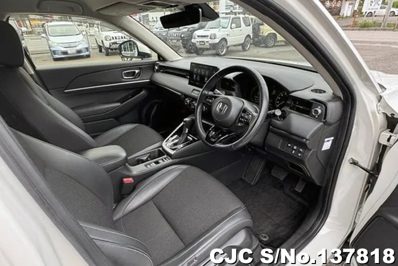 Honda Vezel in White for Sale Image 10