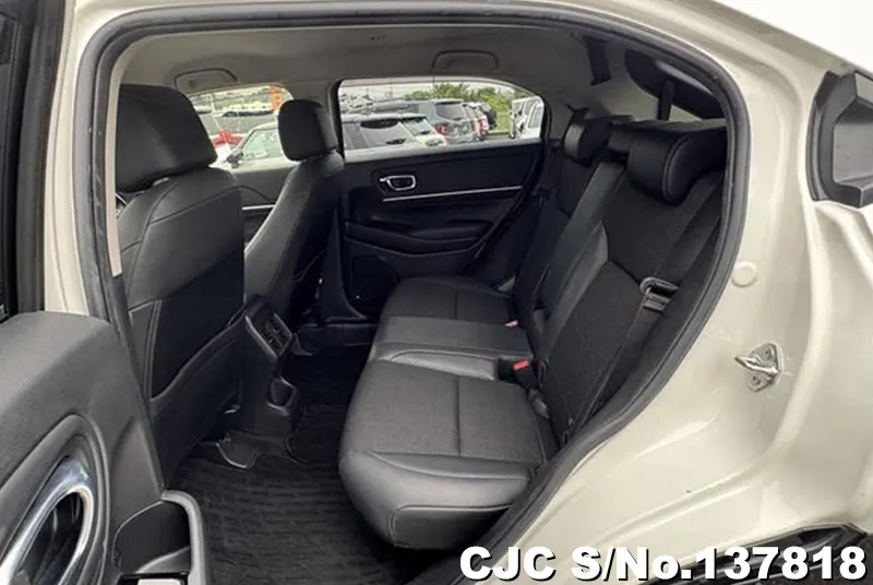 Honda Vezel in White for Sale Image 13