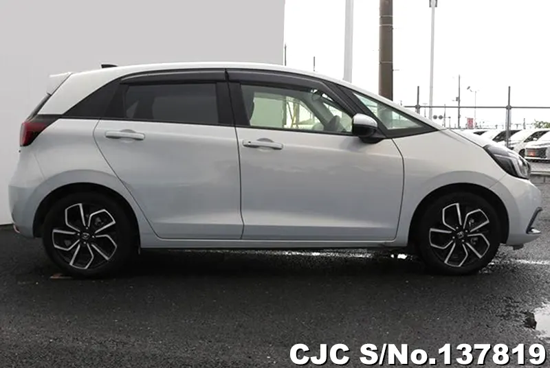Honda Fit in White for Sale Image 5