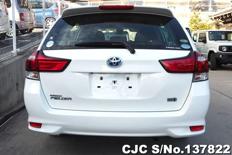 Toyota Corolla Fielder in White for Sale Image 5