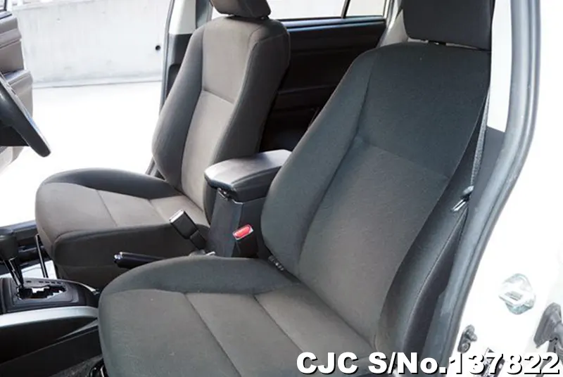 Toyota Corolla Fielder in White for Sale Image 10