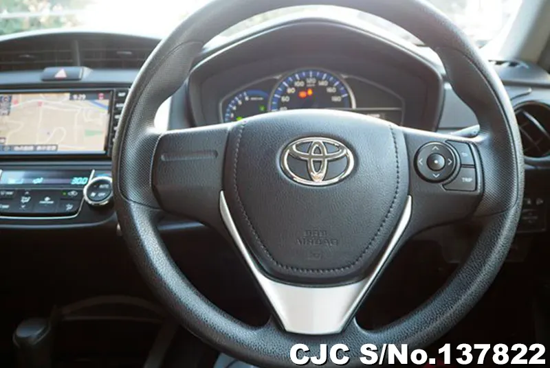 Toyota Corolla Fielder in White for Sale Image 12