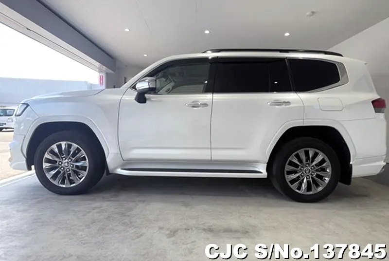 Toyota Land Cruiser in Pearl for Sale Image 6