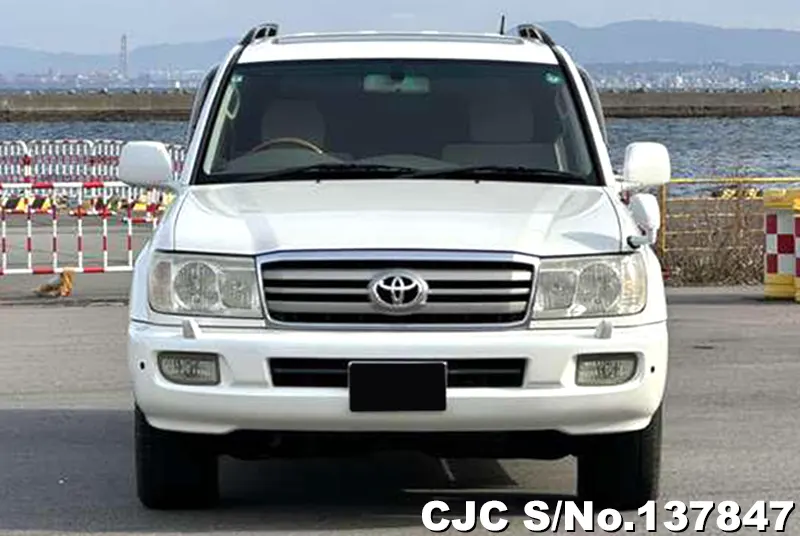 Toyota Land Cruiser in White for Sale Image 4