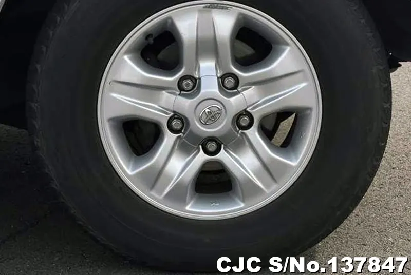 Toyota Land Cruiser in White for Sale Image 15