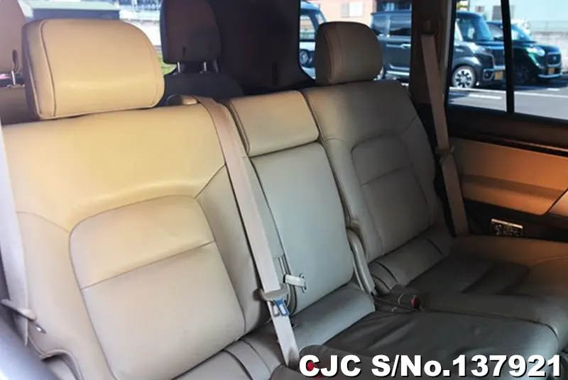 Toyota Land Cruiser in White for Sale Image 12