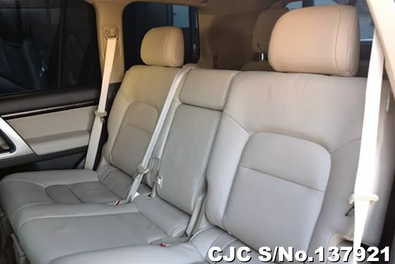 Toyota Land Cruiser in White for Sale Image 13