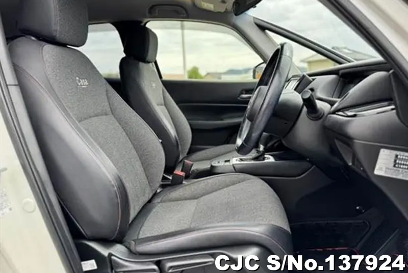 Honda Fit in White for Sale Image 7