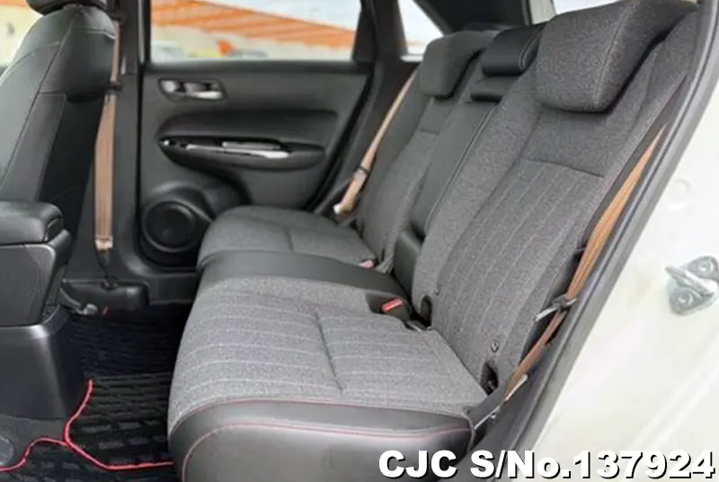 Honda Fit in White for Sale Image 10