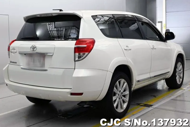 Toyota Vanguard in White for Sale Image 2