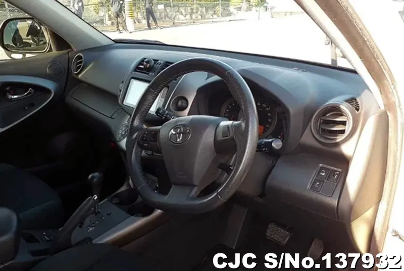 Toyota Vanguard in White for Sale Image 8