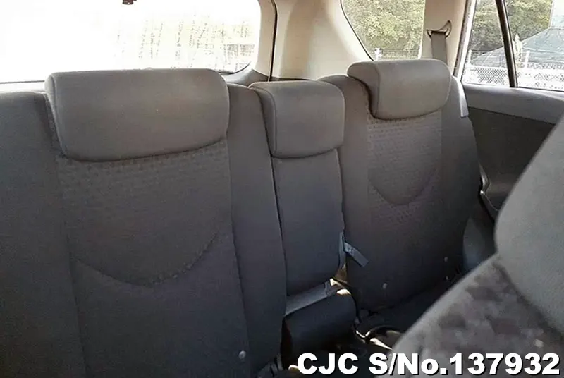 Toyota Vanguard in White for Sale Image 10