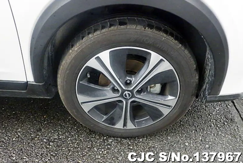 Nissan Kicks in Pearl White for Sale Image 17